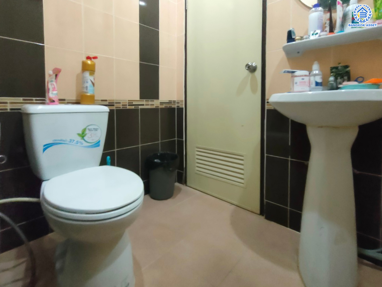 *****ทาวน์เฮ้าส์มือสองย่านสมุทรสาคร ม.จารุวรรณ เพชรเกษม 130 เนื้อที่มากถึง 22.3 ตร.ว. ฟังก์ชันจัดเต็มถึง 3 ห้องนอน 3 ห้องน้ำ 1 ที่จอดรถ บนทำเลเดินทางสะดวก เชื่อมต่อถ.เพชรเกษม, ถ.พุทธมณฑลสาย 5, ถ.เศรษฐกิจ 1